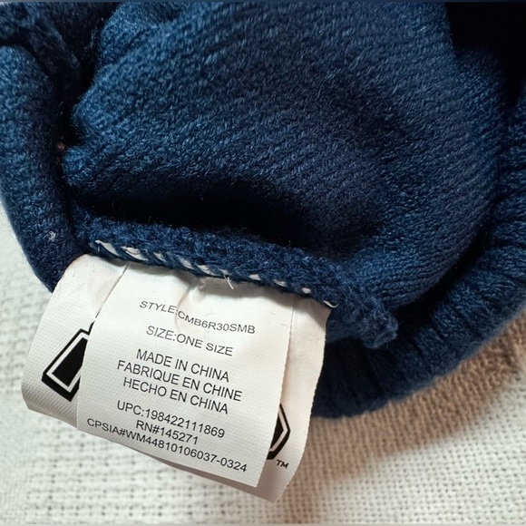 Super Mario Knit Beanie with Pom - Picture 5 of 5